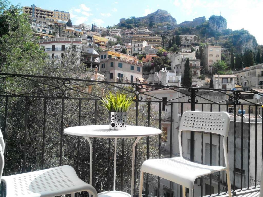 Taormina Castle And Sea View Apartment Bagian luar foto
